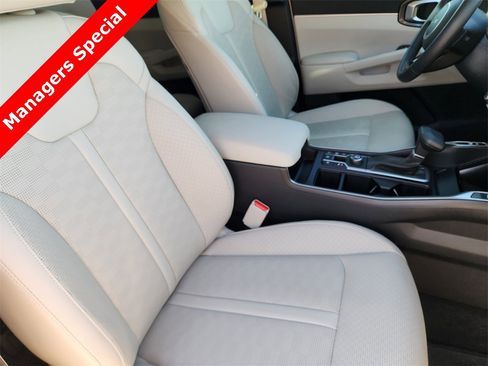 New 2025 Kia Sorento S image 10