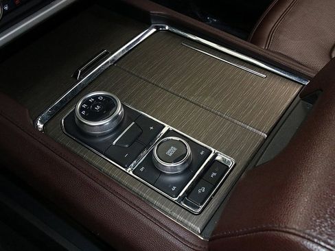 Used 2023 Ford Expedition Limited image 22