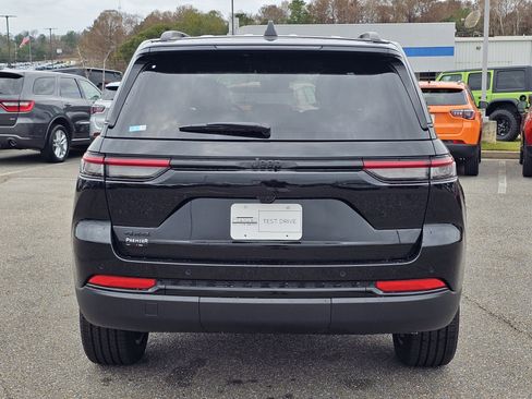 New 2025 Jeep Grand Cherokee Altitude image 9