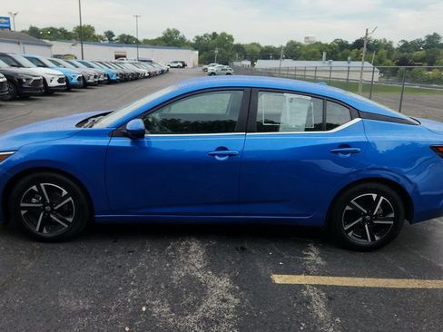 Used 2024 Nissan Sentra SV FWD image 3