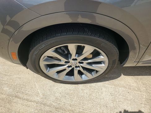 Certified 2022 Buick Envision Avenir w/ Technology Package II image 40