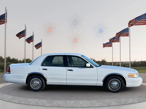 Used 2001 Ford Crown Victoria RWD image 8