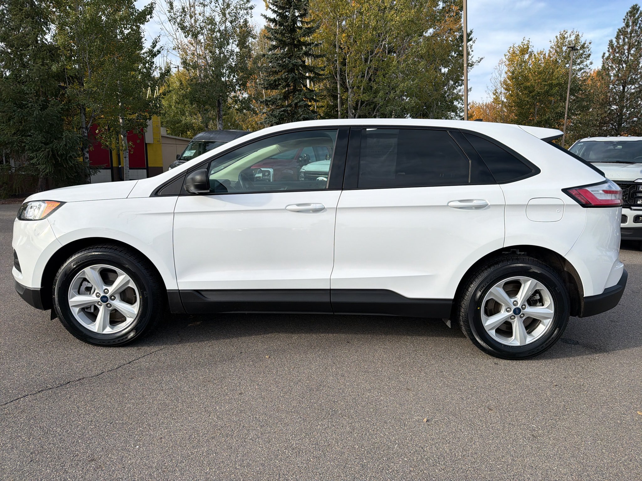 Used 2022 Ford Edge SE AWD/4WD image 5