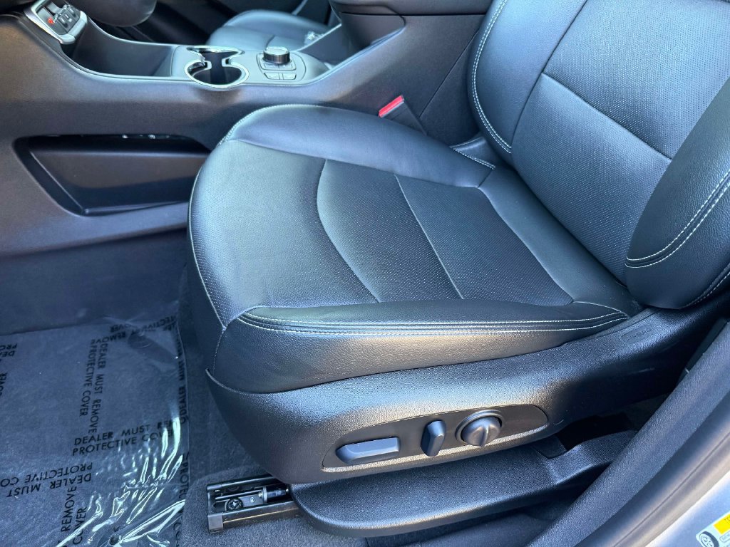 Used 2024 GMC Terrain SLT w/ LPO, Floor Liner Package AWD/4WD image 3