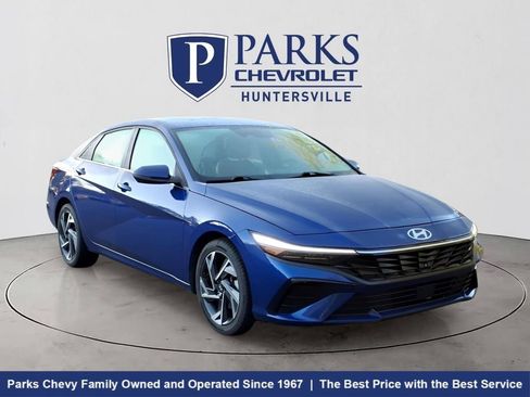 Used 2025 Hyundai Elantra Limited FWD image 1