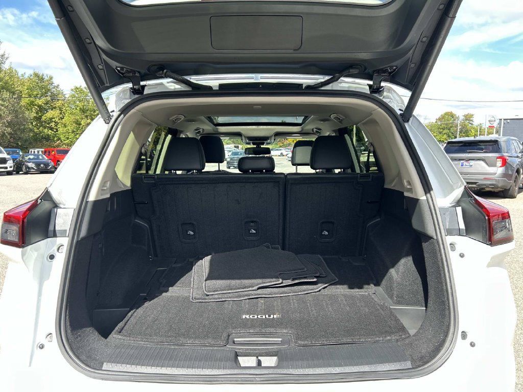 Certified 2025 Nissan Rogue Platinum w/ Platinum Premium Package FWD image 11