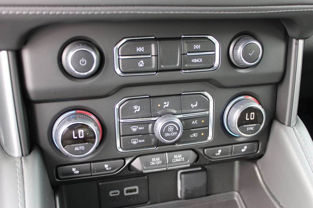 Used 2024 Chevrolet Suburban Z71 w/ Luxury Package AWD/4WD image 27