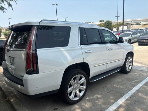 Used 2019 Cadillac Escalade Luxury RWD image 4