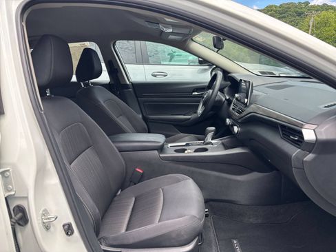 Used 2025 Nissan Altima 2.5 SV FWD image 23