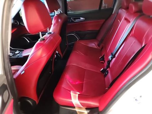Used 2019 Alfa Romeo Giulia image 5
