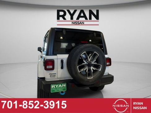 Used 2024 Jeep Wrangler Unlimited AWD/4WD image 4