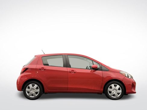 Used 2015 Toyota Yaris L image 4