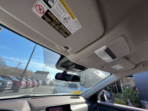 Used 2022 Nissan Rogue S image 17