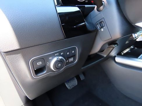 Certified 2025 Mercedes-Benz GLA 250 4MATIC image 59