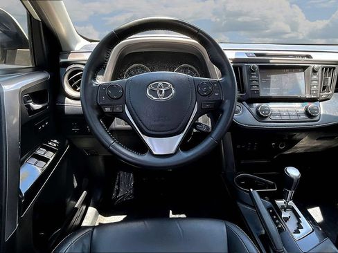 Used 2018 Toyota RAV4 Limited FWD image 10