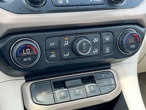 Used 2023 GMC Acadia Denali w/ Denali Technology Package AWD/4WD image 16