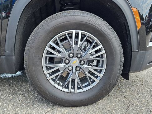 Certified 2025 Chevrolet Traverse LT w/ Driver Confidence Package FWD image 8