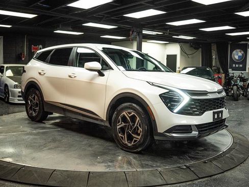 Used 2024 Kia Sportage LX image 5