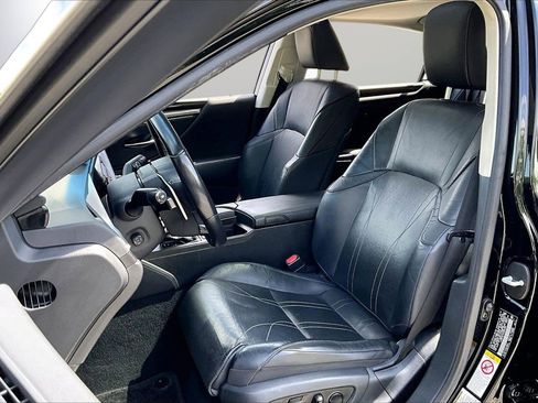 Used 2019 Lexus ES 300h w/ Accessory Package 2 FWD image 22