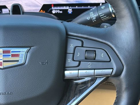 Used 2022 Cadillac Escalade Premium Luxury image 32