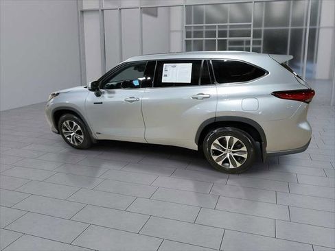 Certified 2021 Toyota Highlander XLE image 6