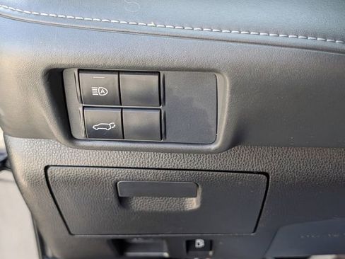 Used 2021 Toyota Highlander XLE image 23