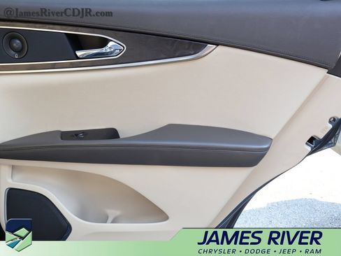 Used 2019 Lincoln Nautilus Reserve AWD/4WD image 11