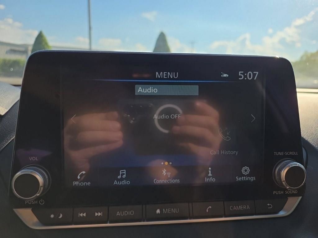 Used 2025 Nissan Sentra SV FWD image 21