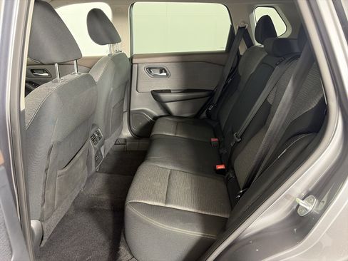 Used 2022 Nissan Rogue SV image 7