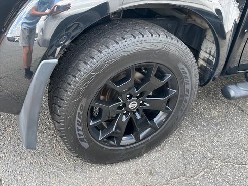 Used 2020 Nissan Frontier SV w/ Midnight Edition Floor Mats RWD image 12
