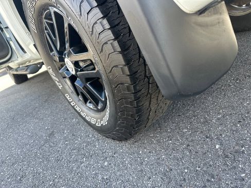 Used 2014 Nissan Frontier SV w/ SV Value Truck Package image 39