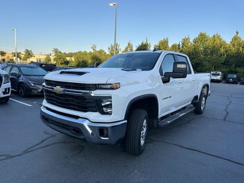 Used 2025 Chevrolet Silverado 2500 LT w/ Convenience Package AWD/4WD image 2