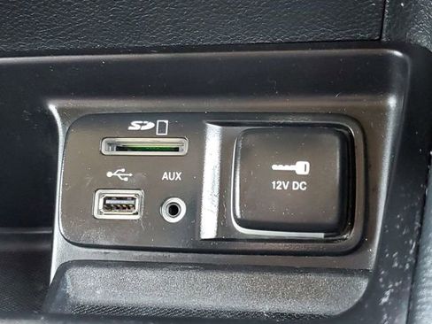 Used 2016 Jeep Cherokee Latitude w/ Cold Weather Group FWD image 32