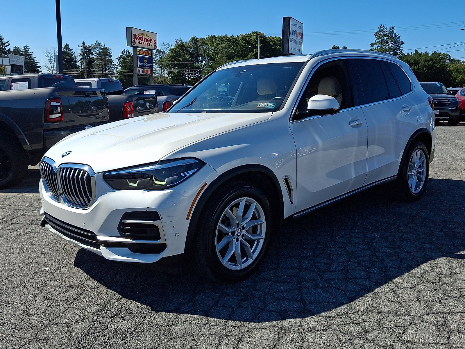 Used 2022 BMW X5 xDrive40i w/ Parking Assistance Package AWD/4WD image 3