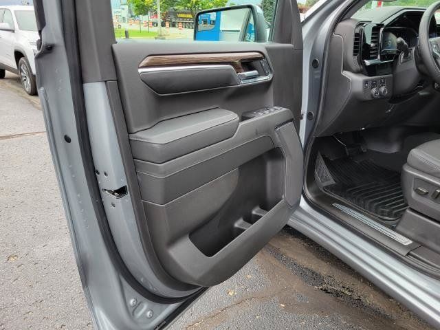 Used 2024 Chevrolet Silverado 1500 LT AWD/4WD image 6