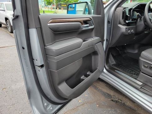 Used 2024 Chevrolet Silverado 1500 LT AWD/4WD image 6