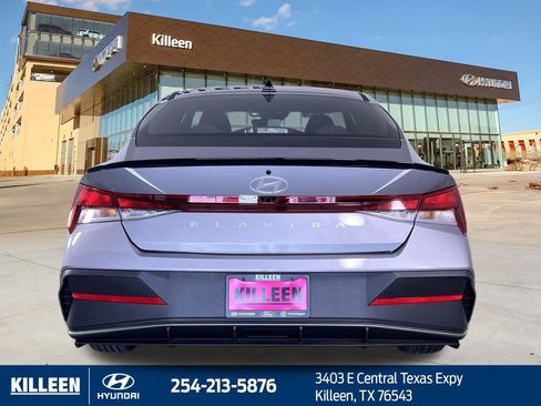 Used 2025 Hyundai Elantra Sport image 8