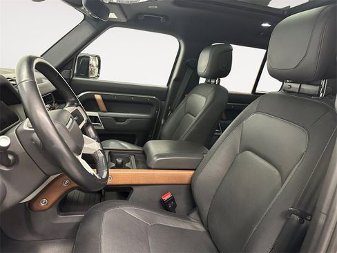 Used 2023 Land Rover Defender 110 X-Dynamic SE image 9