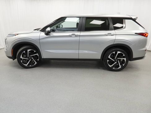 Used 2024 Mitsubishi Outlander SE image 15