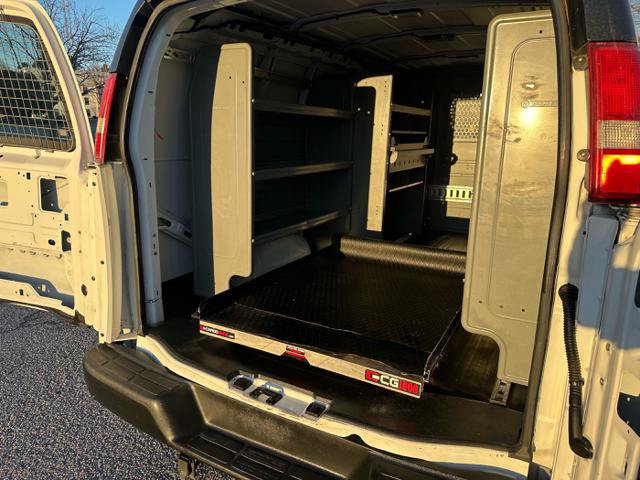 Used 2015 Chevrolet Express 2500 RWD image 28