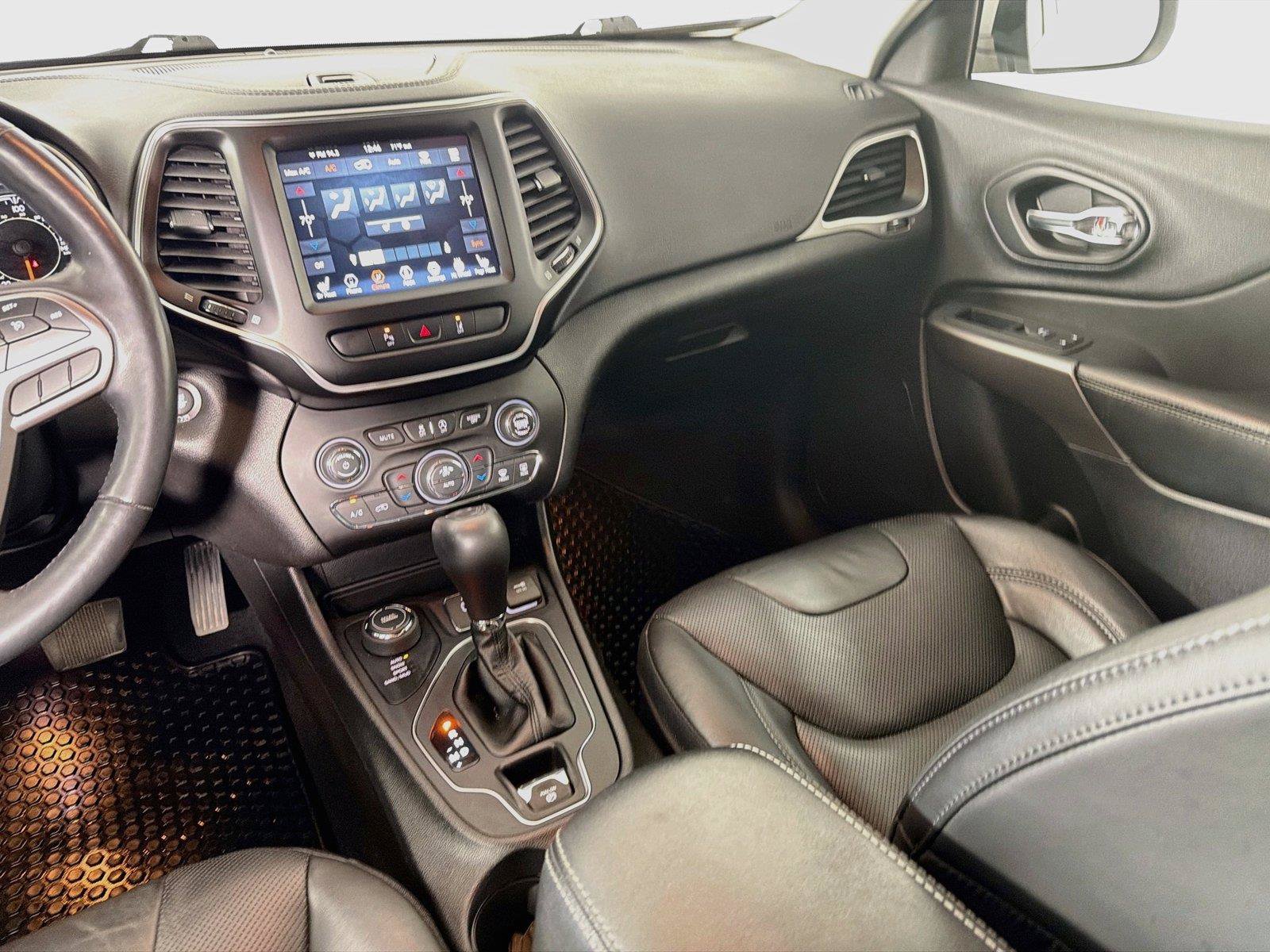 Used 2021 Jeep Cherokee Latitude Lux w/ Comfort/Convenience Group AWD/4WD image 27