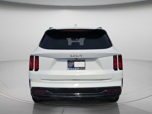 Used 2022 Kia Sorento S FWD image 5