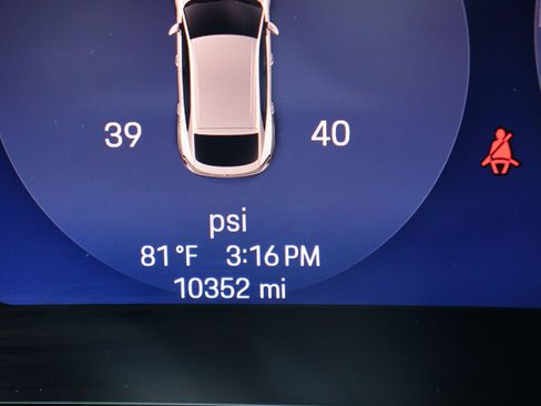 Used 2025 Porsche Macan 4S Electric AWD/4WD image 24