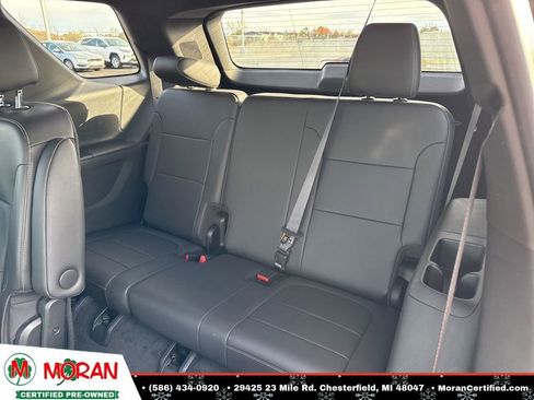 Used 2022 Chevrolet Traverse LT image 29