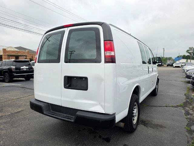 Used 2017 Chevrolet Express 2500 RWD image 5