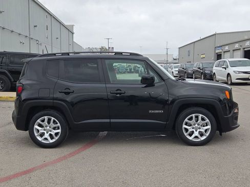 Used 2018 Jeep Renegade Latitude image 9