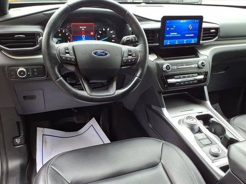 Used 2020 Ford Explorer XLT w/ Equipment Group 202A AWD/4WD image 16
