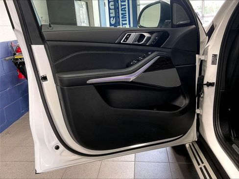 Used 2026 BMW X5 xDrive40i AWD/4WD image 9