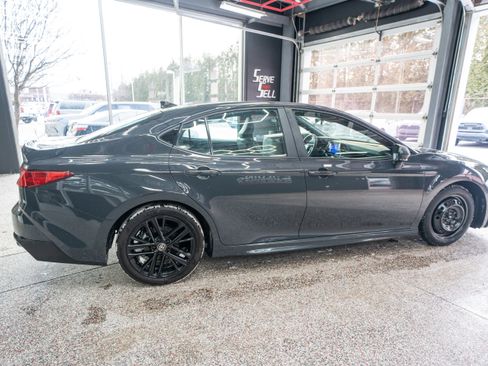 Used 2025 Toyota Camry SE w/ Convenience Package image 4