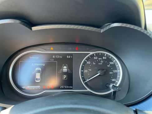 Used 2025 Nissan Versa SV FWD image 40